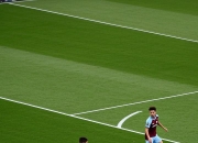 开云体育登录-激烈碰撞：两支强队的对决引爆球场