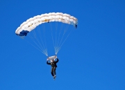 开云体育登录-赛道与球场，当F1新赛季轰鸣启程，火箭在CBA上演惊天逆转