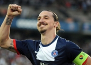 开云体育下载-赛道上的暗影舞者，贝恩F1街道赛之夜的冠军级表现