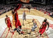 开云体育入口-欧冠决赛的绿茵硝烟，活塞与森林狼的巅峰对决，一场跨越时空的体育寓言