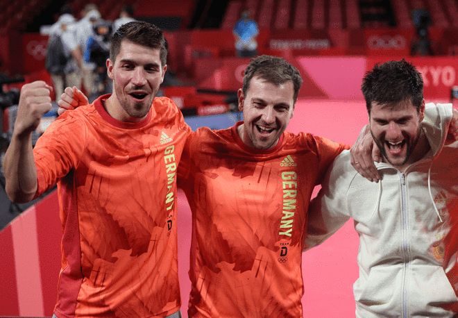 德国队横扫英格兰队，马龙统治全场