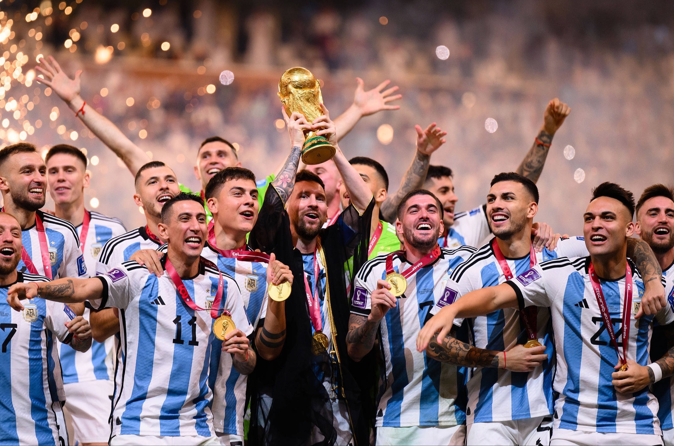 包含阿根廷足球超级联赛开局即热嘉年华式精彩呈现的词条