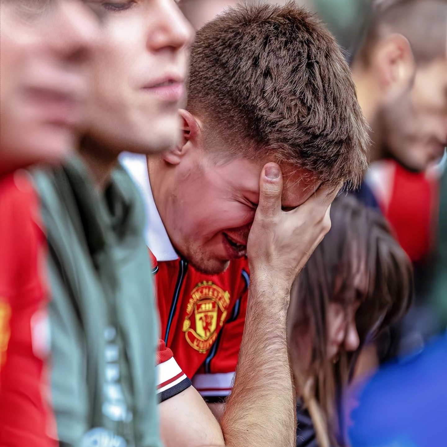 里尔球迷爆发冲突事件,俱乐部发声道歉的简单介绍 里尔球迷爆发冲突事件,俱乐部发声道歉的简单介绍