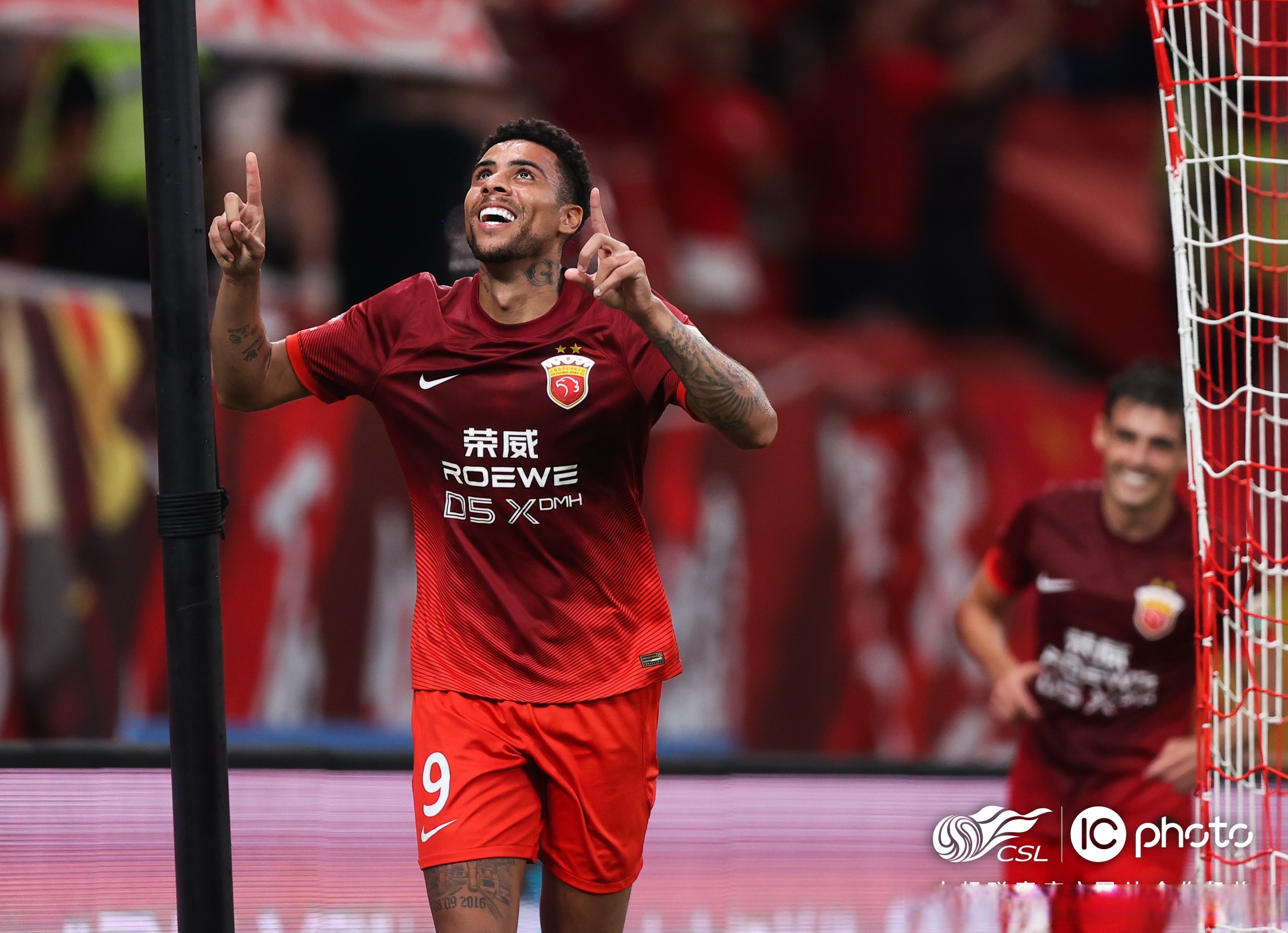 包含科特迪瓦队在非洲联赛中取得三连胜的词条