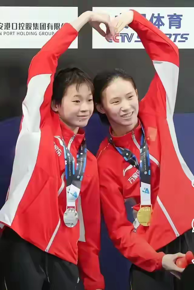 加拿大跳水高手夺得冠军,喜笑颜开的简单介绍 加拿大跳水高手夺得冠军,喜笑颜开的简单介绍