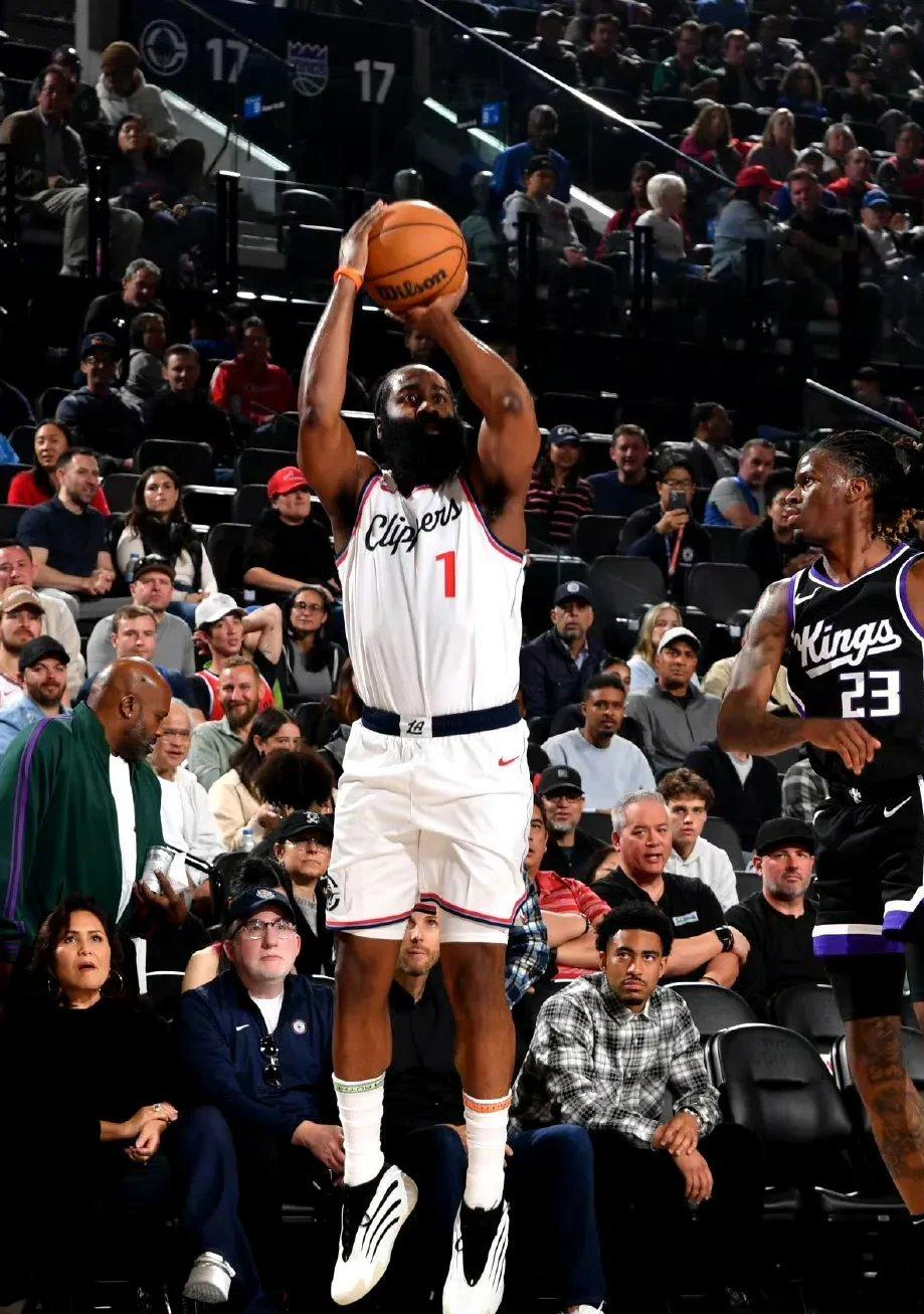 掘金横扫湖人，德罗赞状态火热的简单介绍