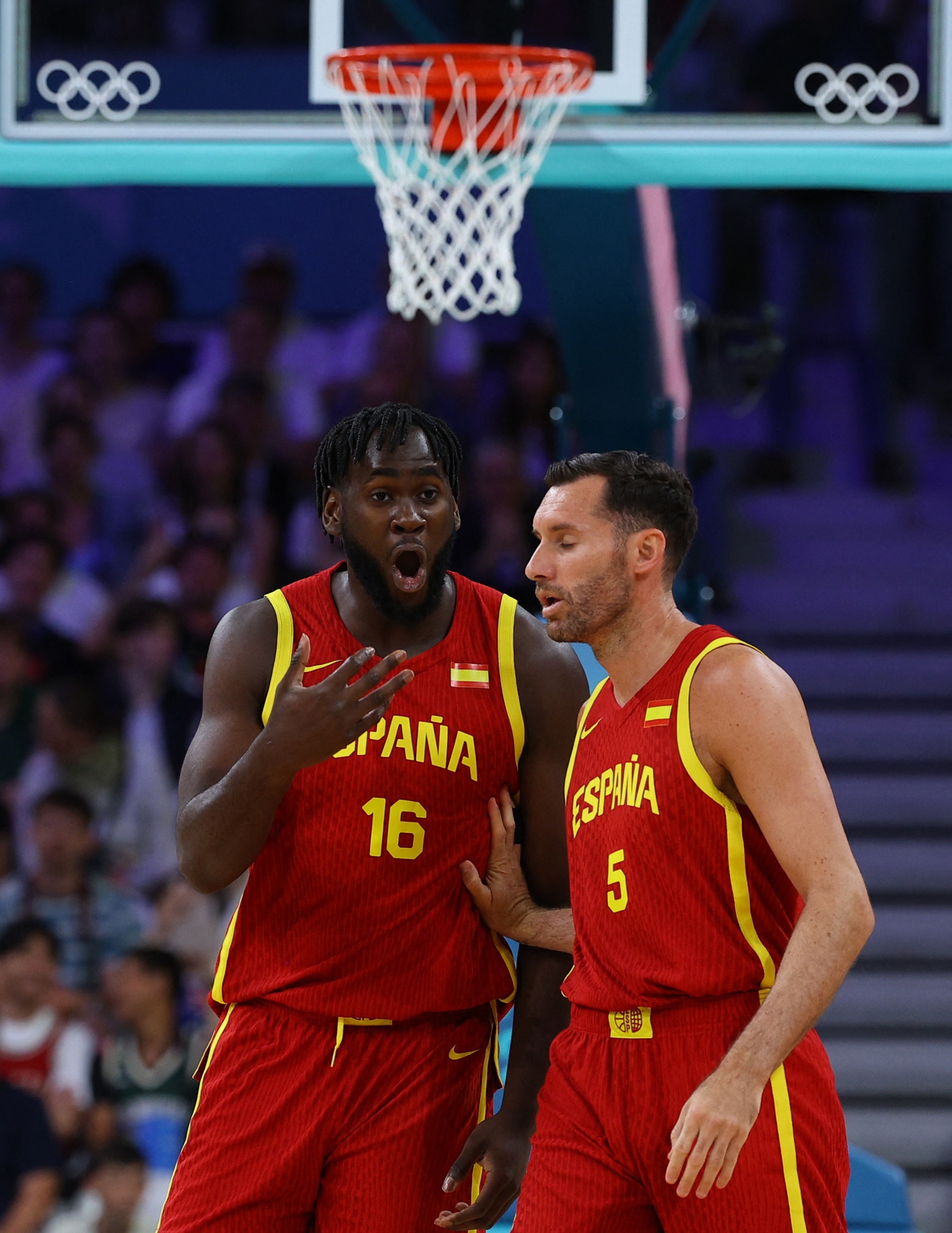 西班牙男篮完胜湖人B队,锡安送出助攻 西班牙男篮完胜湖人B队,锡安送出助攻