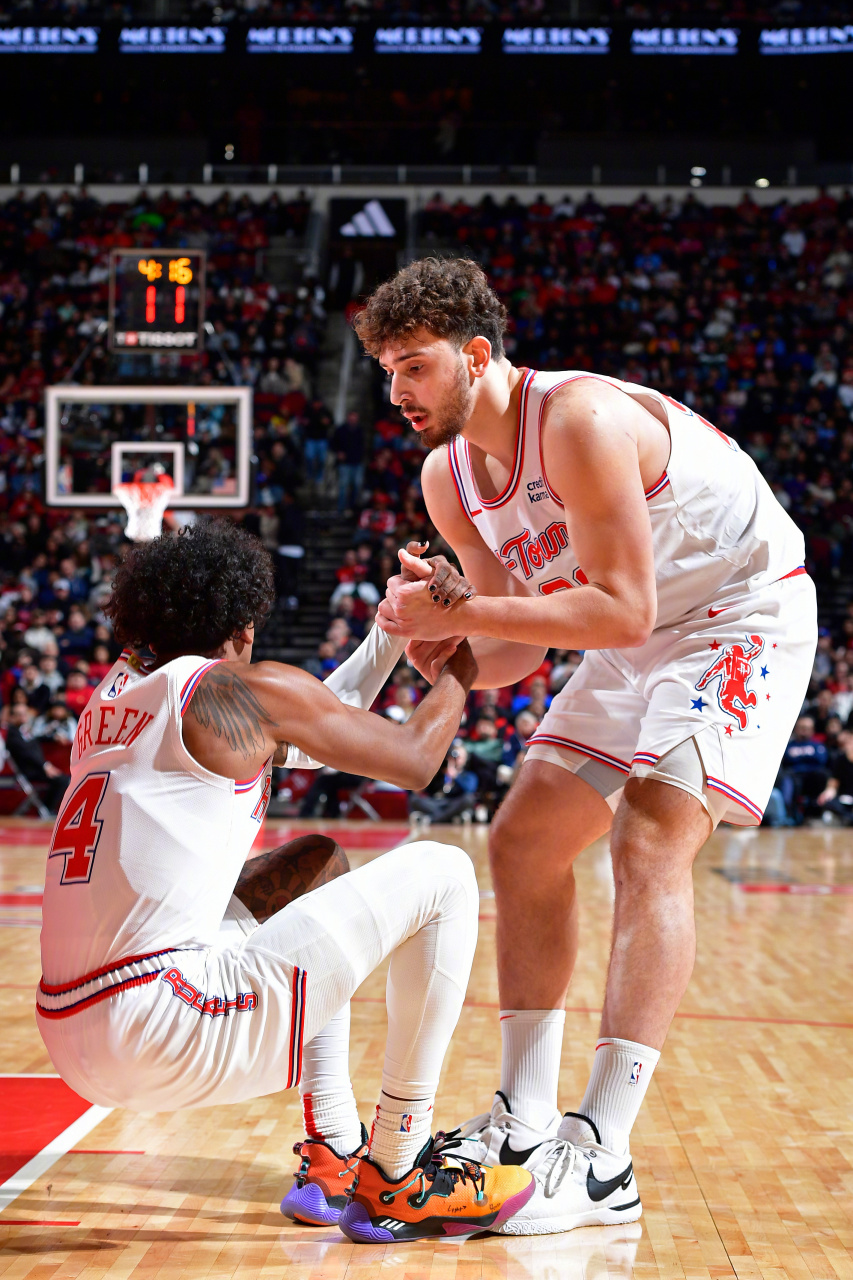 火箭力克爵士，恩比德统治全场