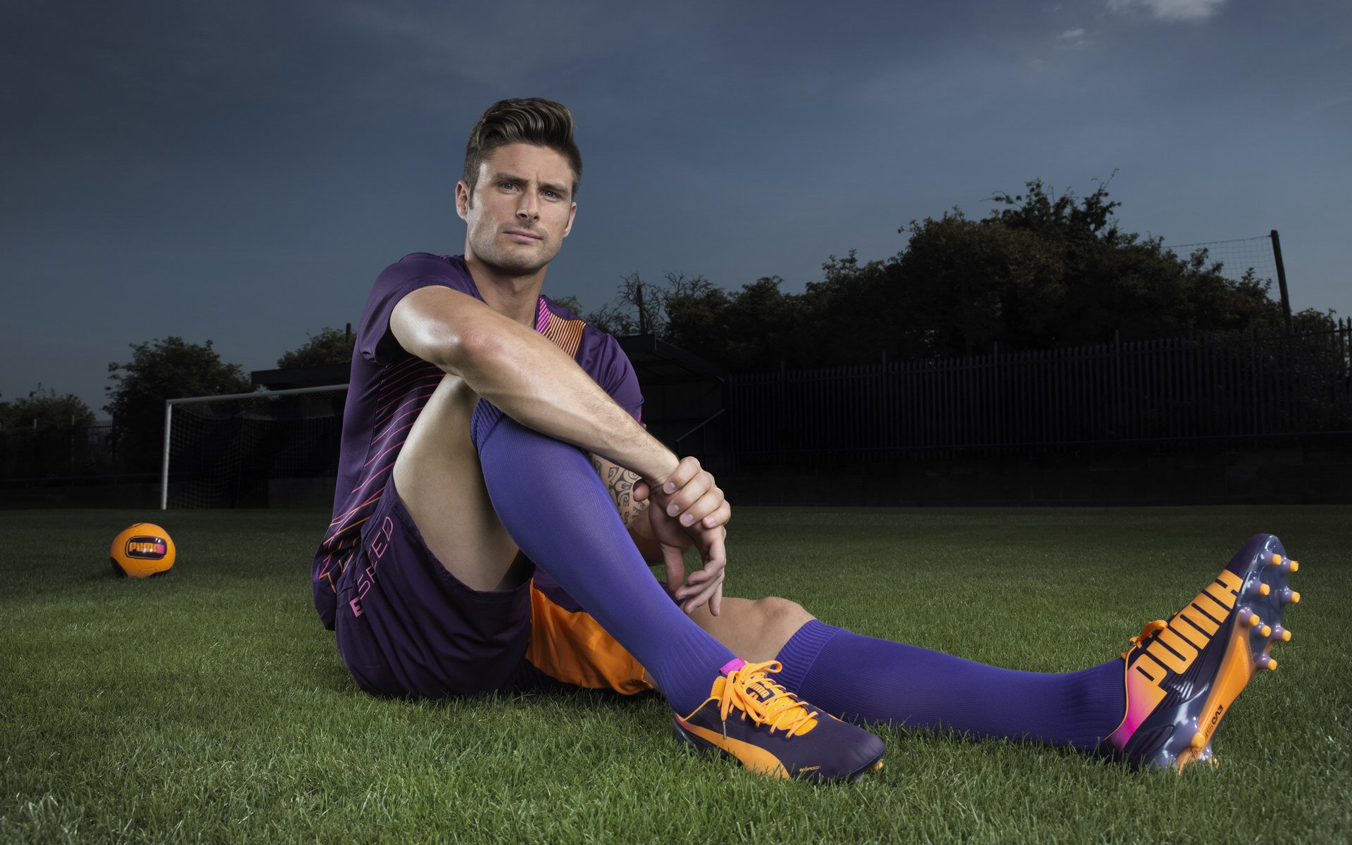 欧陆烽火中的东方启示，斯通斯关键一击，皇家社会掀翻中国足球的想象边界