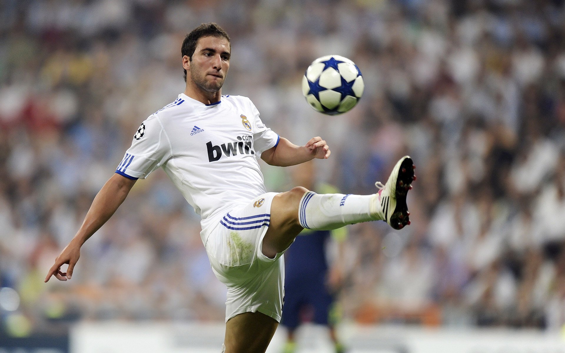 阿什拉夫之夜,当足球巨星点亮NBA总决赛的星空