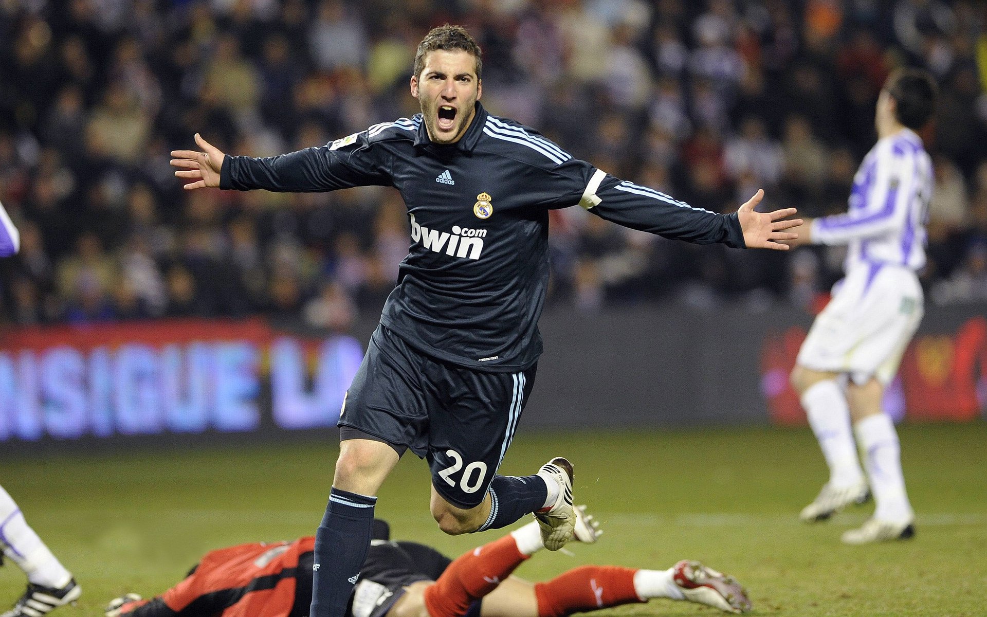 伊斯坦布尔的奇迹，当伊布在欧冠半决赛接管比赛，土耳其足球斩落玻利维亚式神话